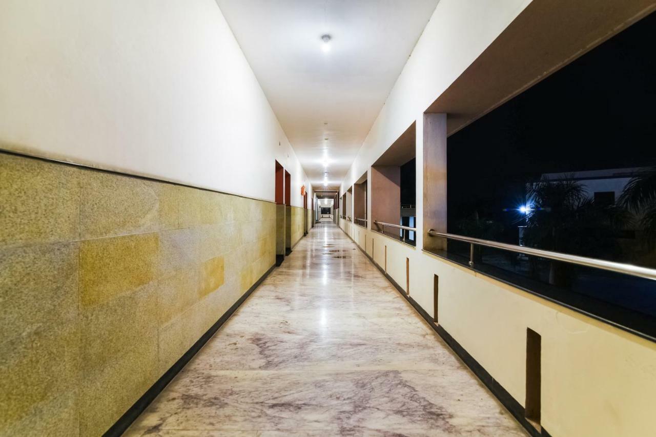 Oyo 48251 Dsr Grand Hotel Krishnagiri Екстериор снимка