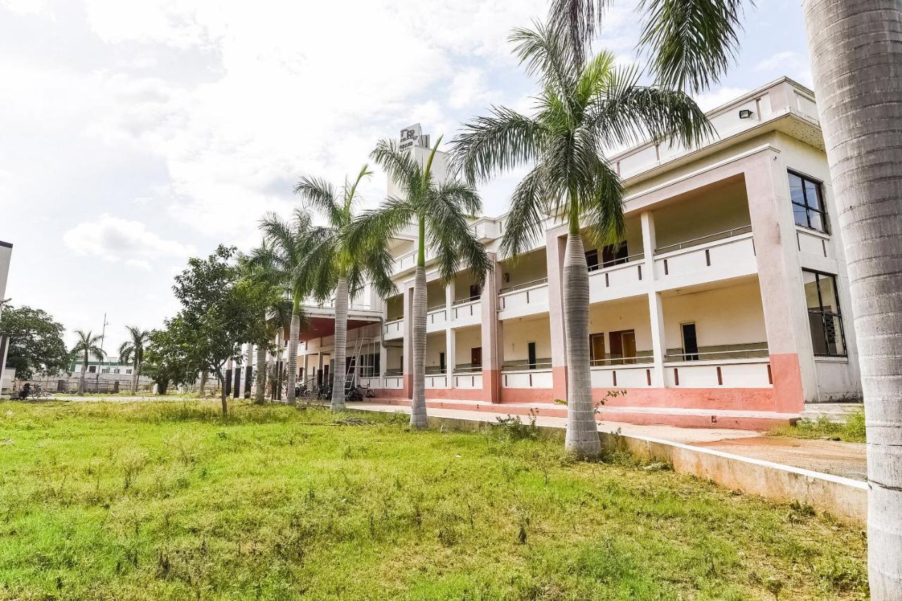 Oyo 48251 Dsr Grand Hotel Krishnagiri Екстериор снимка